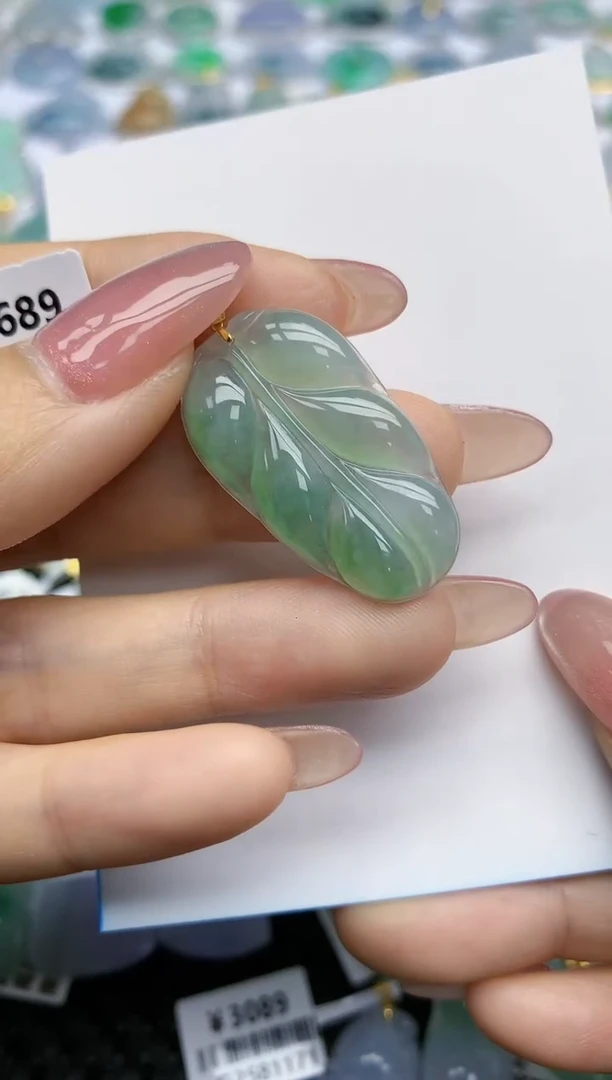 【闪购商品】翡翠挂件18K金镶嵌天然翡翠A货