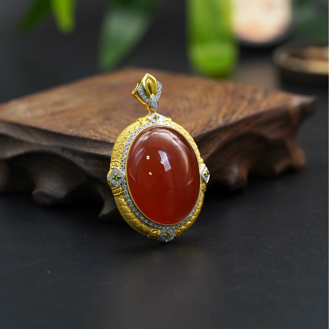 【石缘居珠宝】18K金镶嵌佩戴时尚大气款南红冰红鸽子蛋吊坠 D10-44