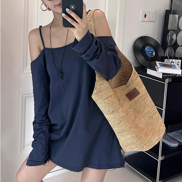 韩版设计感宽松休闲长袖藏青斜肩露肩一字肩吊带t恤小众秋季上衣