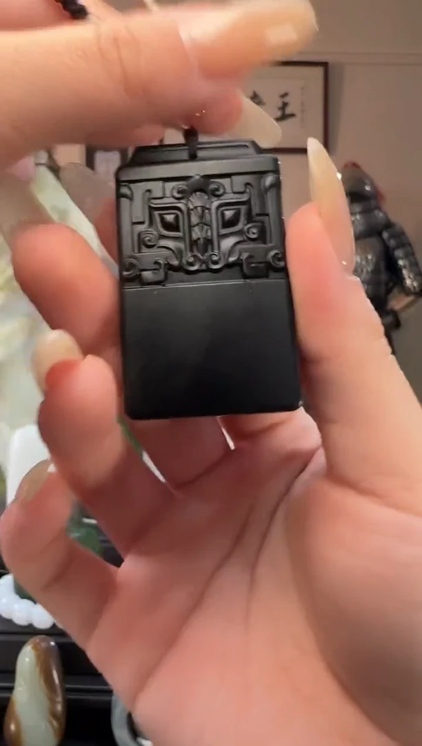 颈饰未镶嵌和田玉青玉饕餮牌吊坠