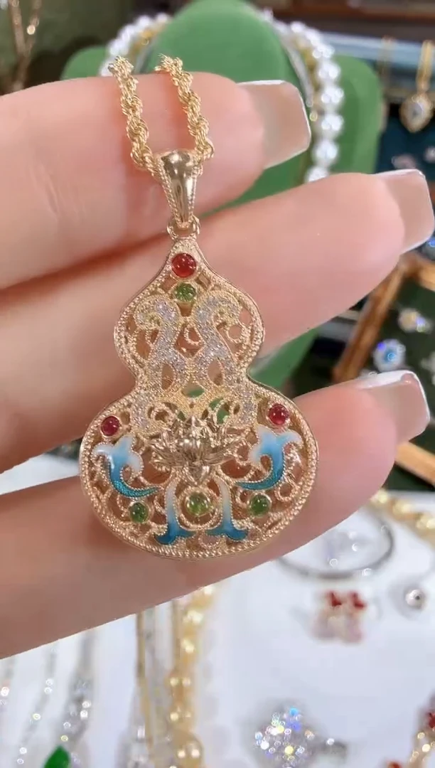 吊坠(不含链)18K金镶嵌钻石吊坠