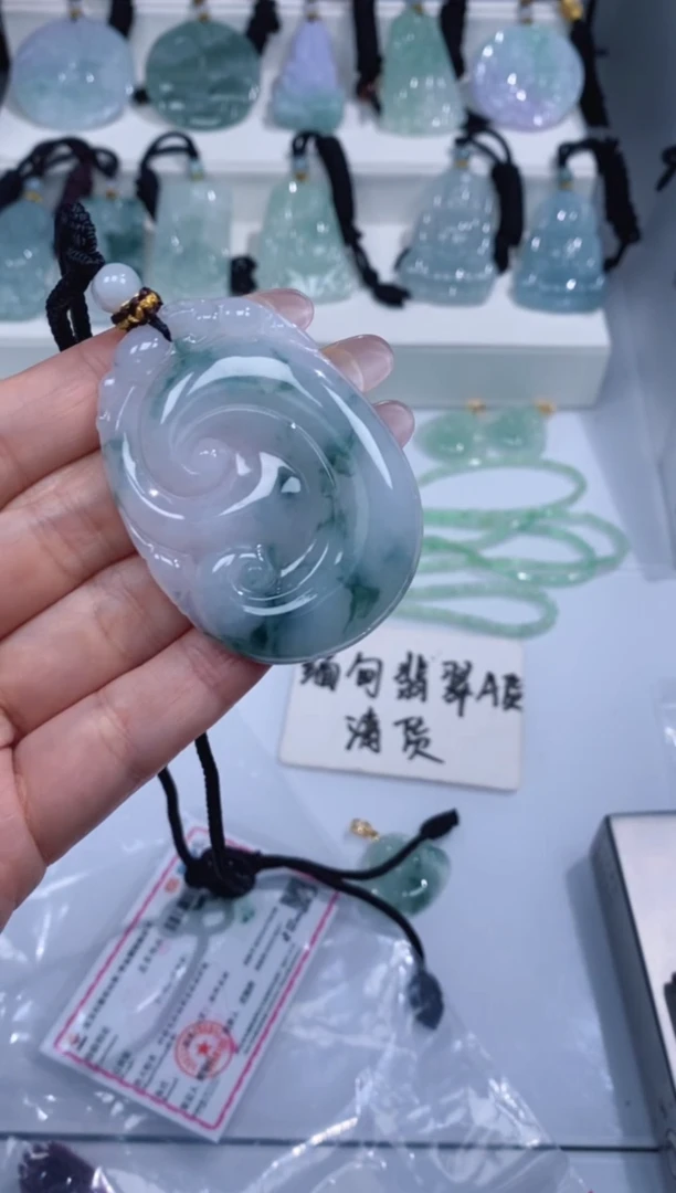 颈饰未镶嵌翡翠吊坠