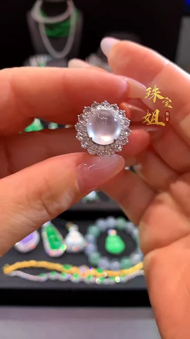 18K金镶嵌戒指翡翠戒指