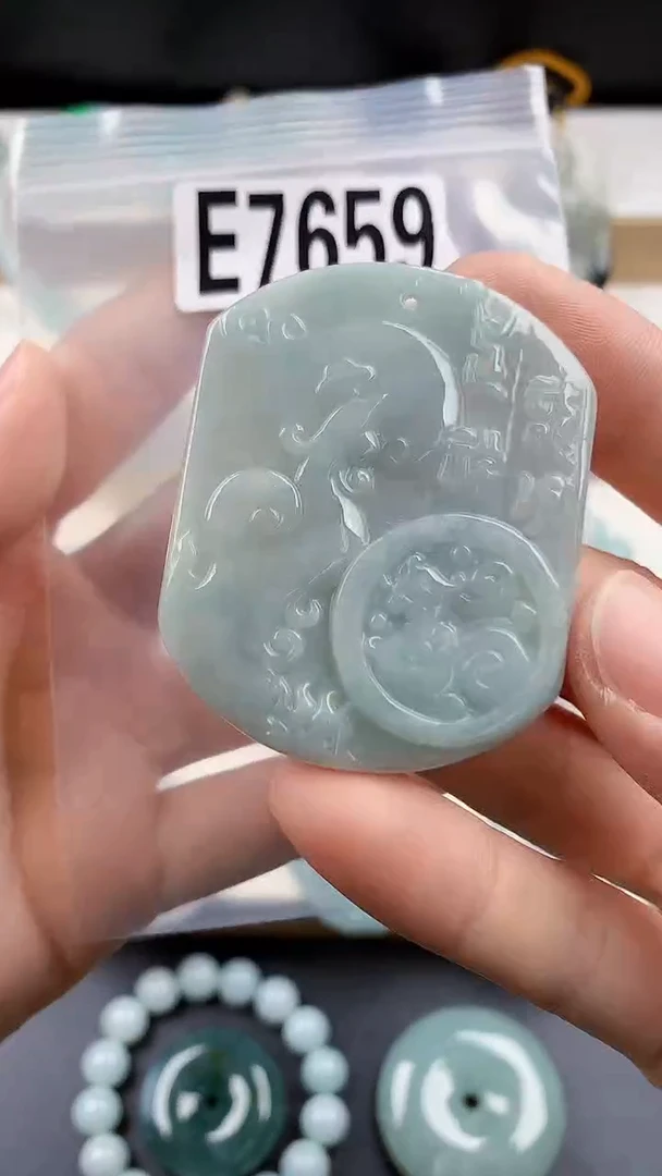 颈饰未镶嵌翡翠天然翡翠吊坠挂件