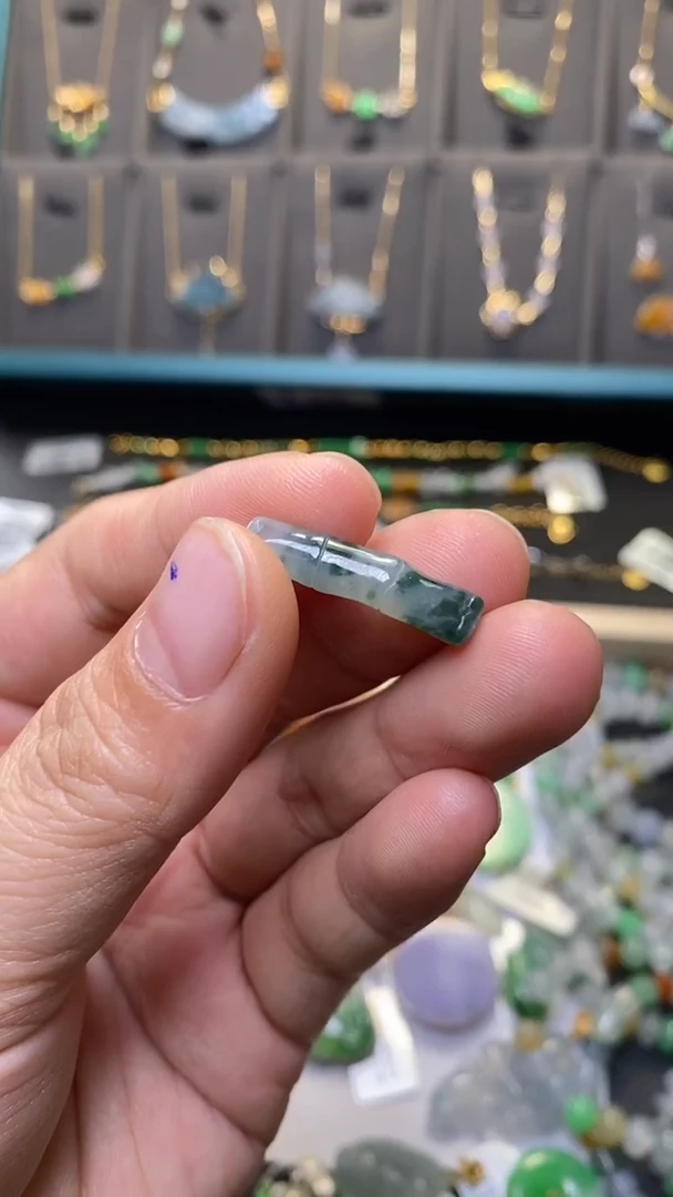 颈饰未镶嵌翡翠净货36323