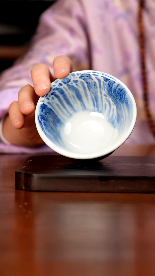 手工青花山水陶瓷