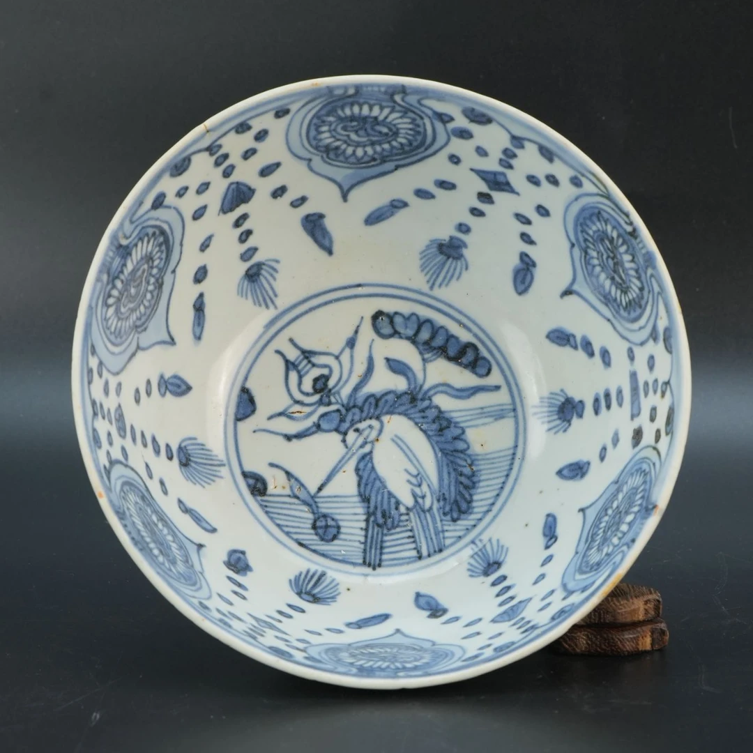 lot 11112 2294 明万历 青花一路连科璎珞碗 D.18 H.9