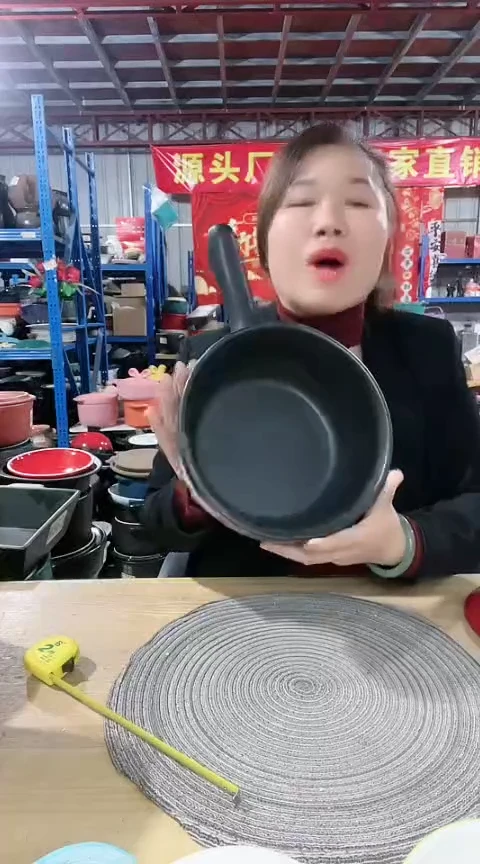 【闪购商品】C766瑕疵黑色手把锅不圆