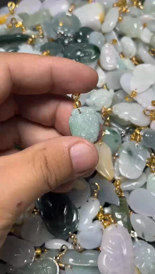 颈饰未镶嵌翡翠天然A货翡翠