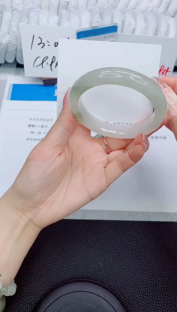 石英质玉手镯未镶嵌132-61.8