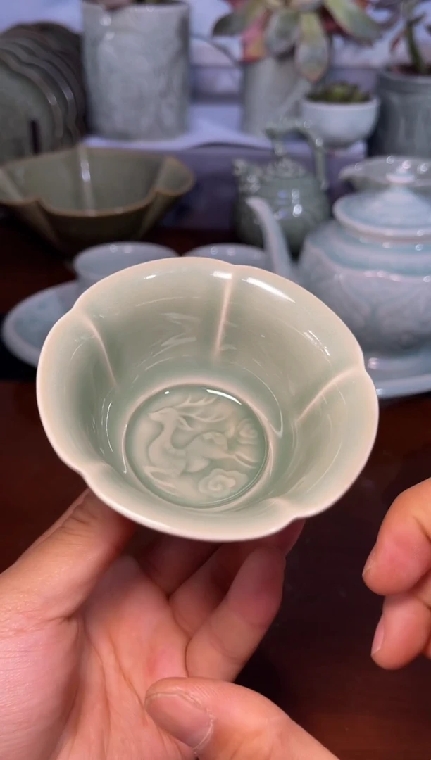 瓷微瑕橄榄绿福禄出筋杯一i只