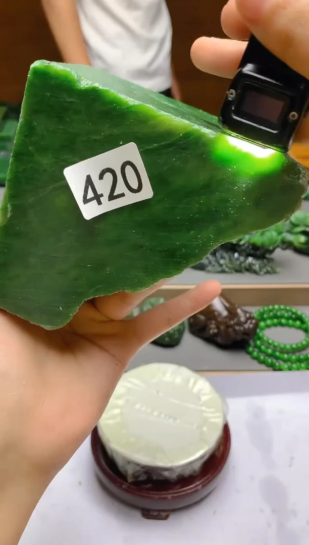 和田玉（碧玉）未镶嵌珠宝半成品420