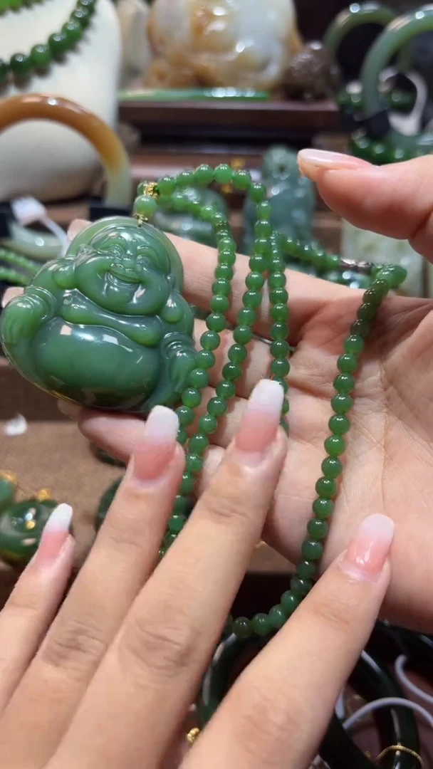 颈饰未镶嵌和田玉（碧玉）1