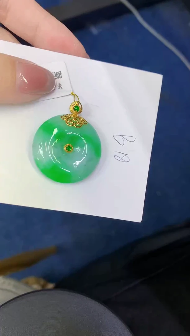颈饰18K金镶嵌翡翠缅甸天然翡翠A货
