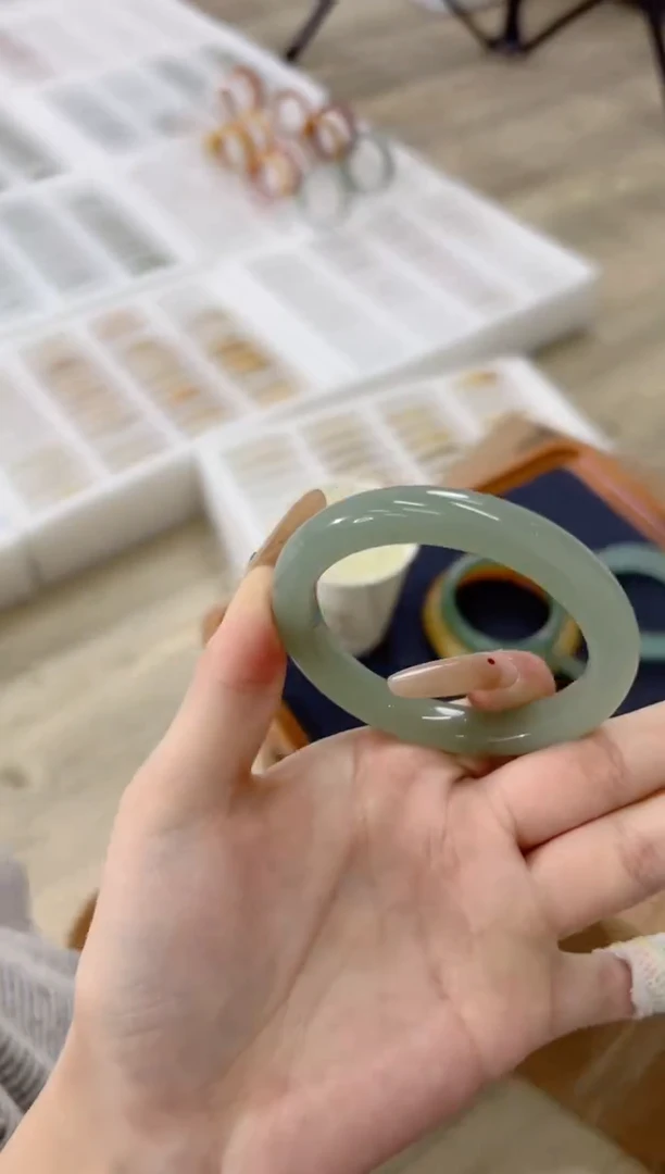 未镶嵌手镯石英质玉134-54D