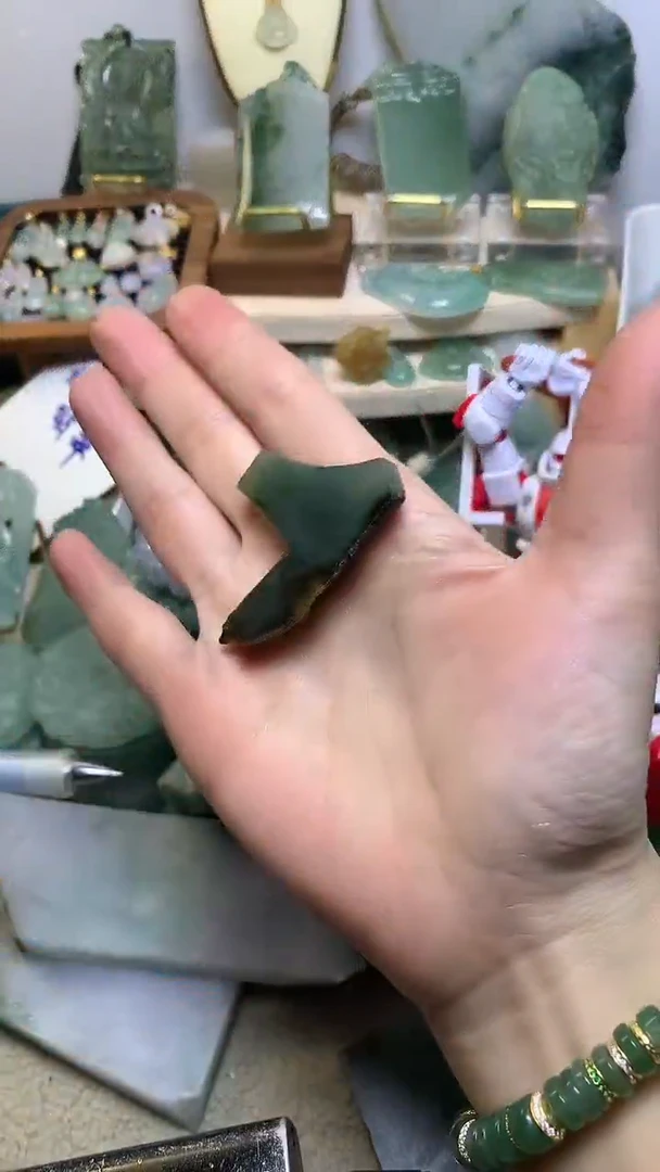 翡翠挂件未镶嵌缅甸A货翡翠，没有运费险