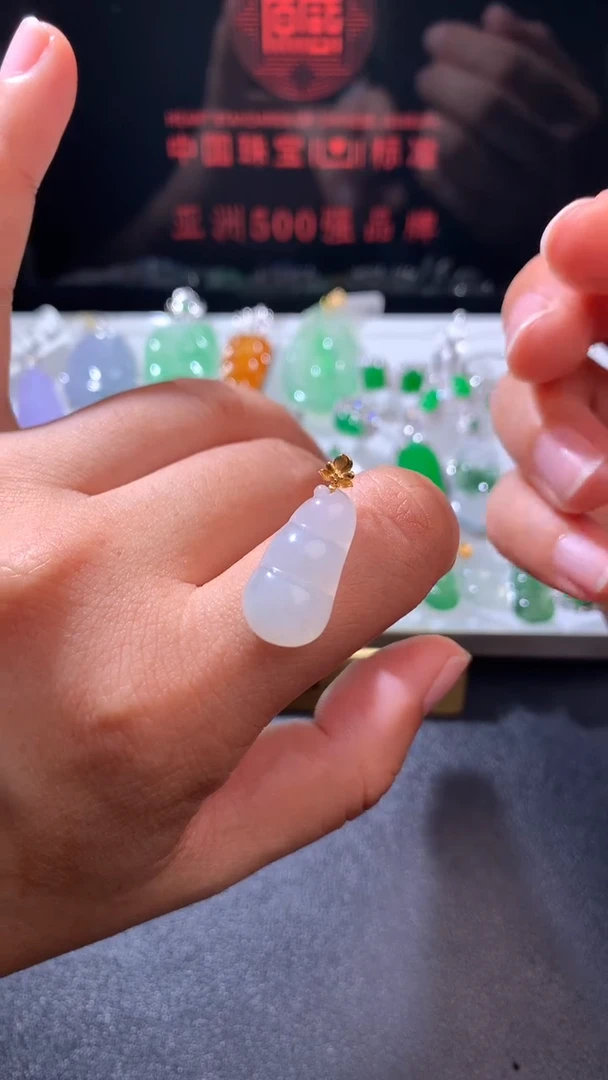 颈饰未镶嵌翡翠