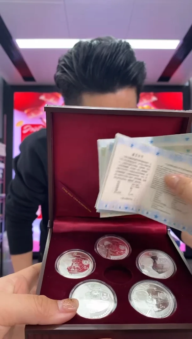 【闪购商品】纯银建军90年银币套15克*5枚有证盒