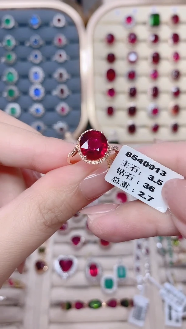 18K金镶嵌碧玺戒指碧玺3.5CT