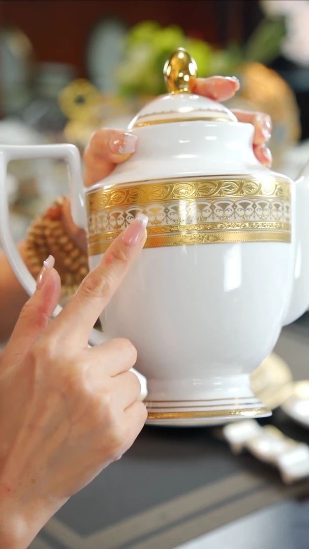 瓷片茶壶 1个