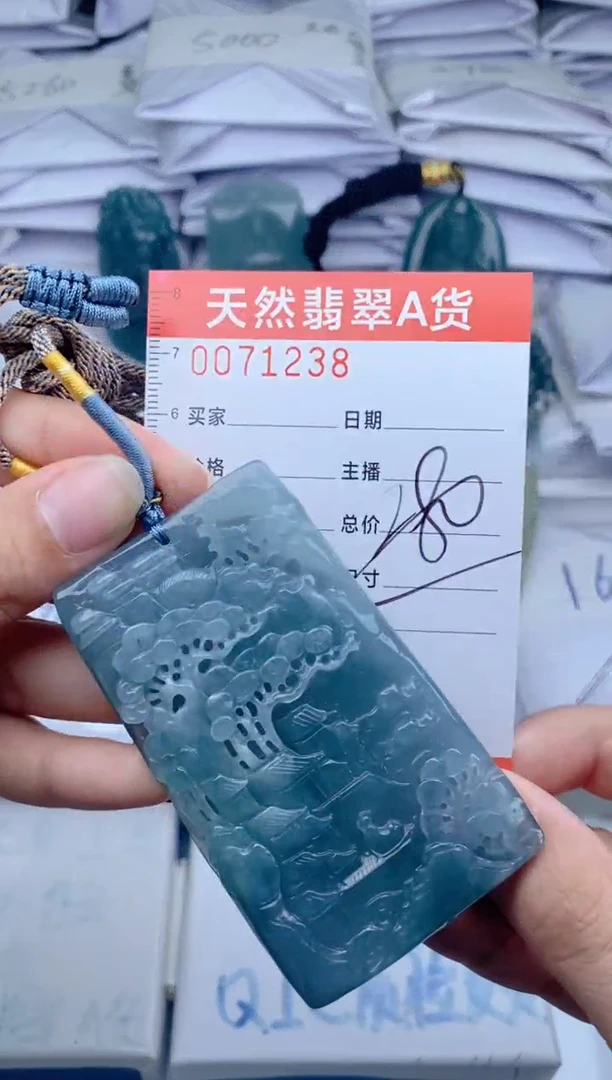 颈饰未镶嵌翡翠