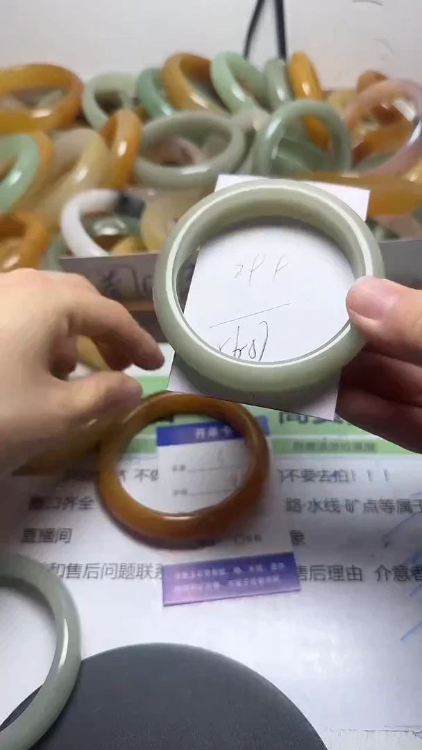 未镶嵌手镯石英质玉4/