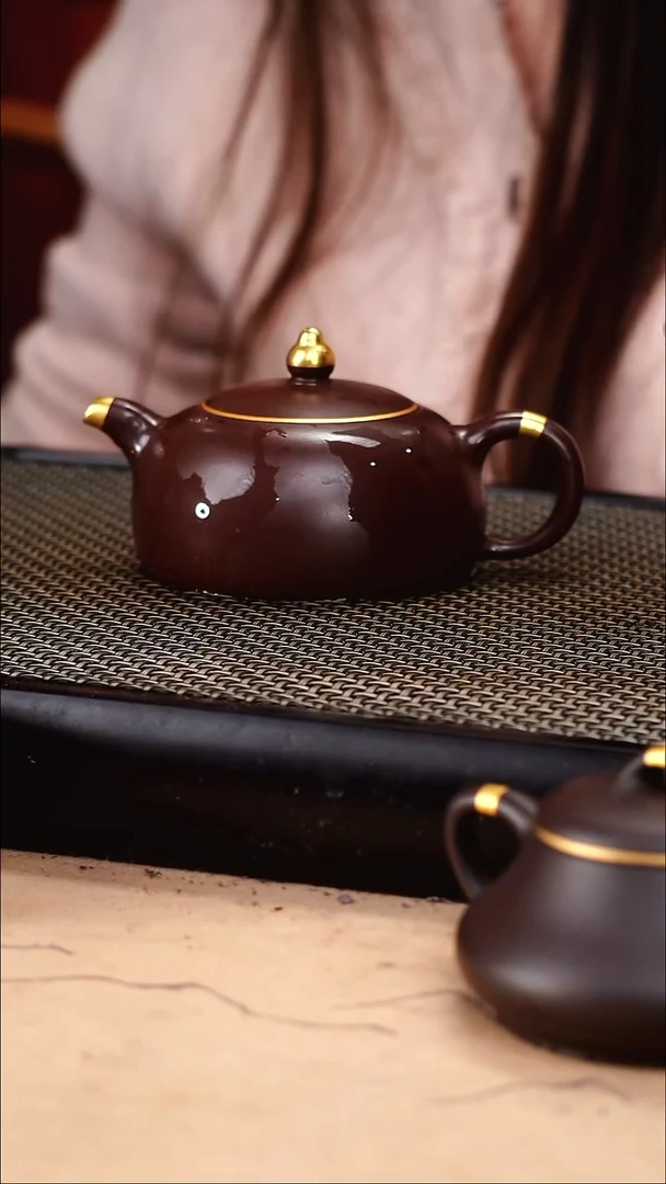茶壶紫砂四号井茄皮紫泥描金薄胎半月160cc