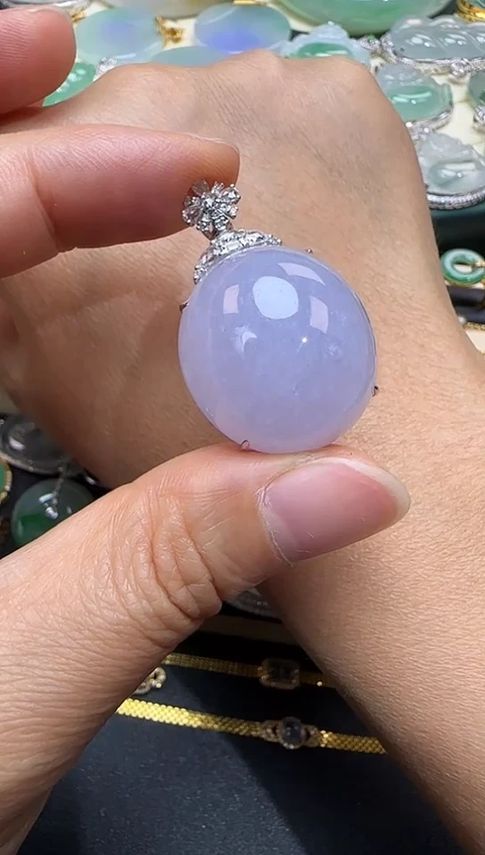 颈饰18K金镶嵌翡翠蛋面吊坠