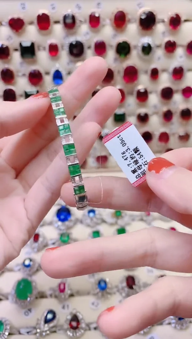 18K金镶嵌手镯祖母绿1