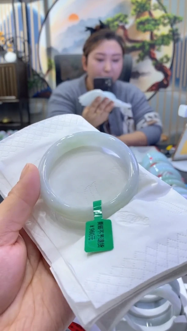 【闪购商品】翡翠手镯未镶嵌多人06988