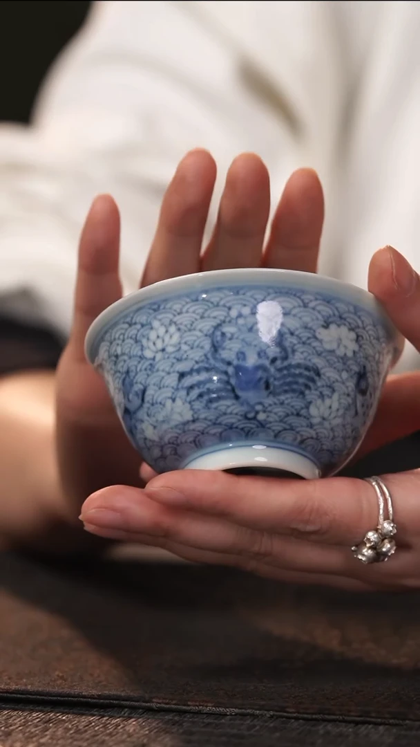 【闪购商品】徐立擎老师青花海水纹杯2级品