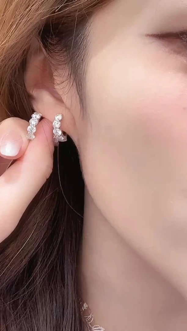 18K金镶嵌实验室培育钻石耳饰五钻耳圈