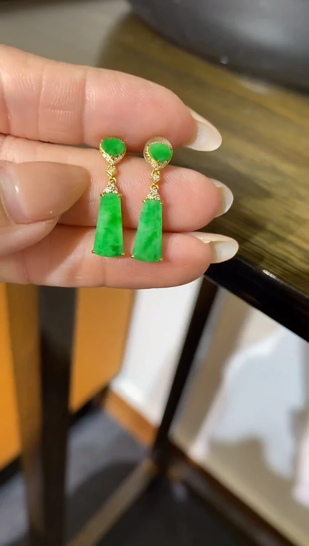 18K金镶嵌翡翠耳饰耳环