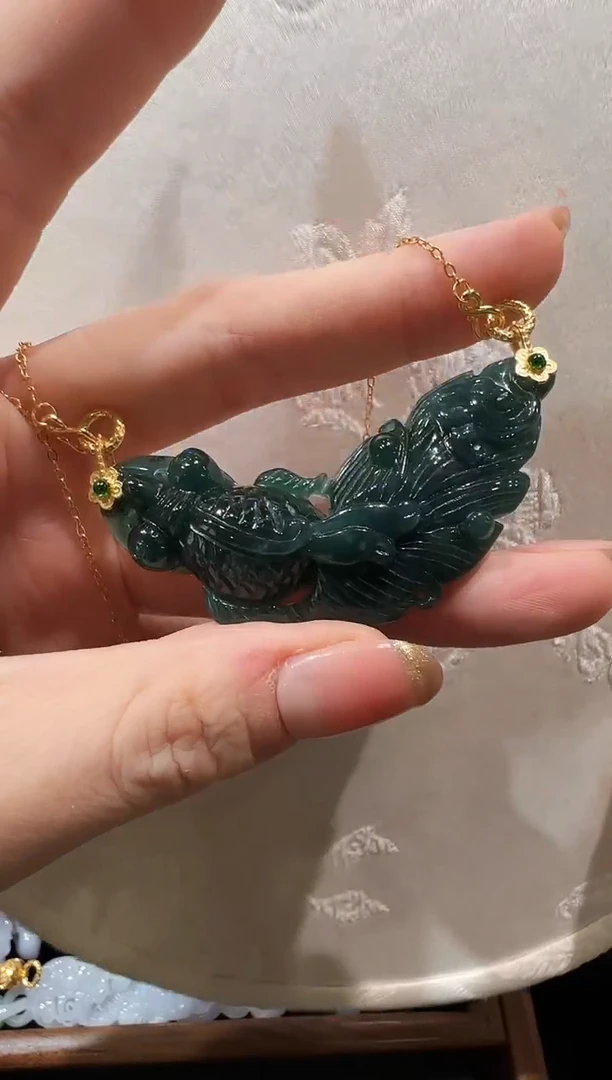 翡翠未镶嵌颈饰国风