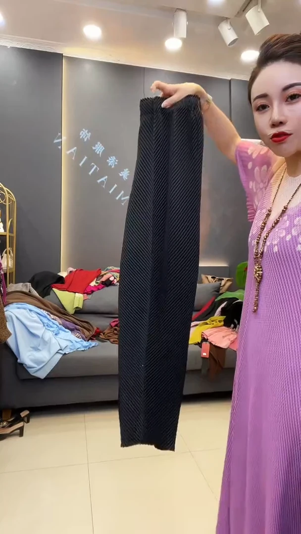聚酯纤维（涤纶）黑色  裤子