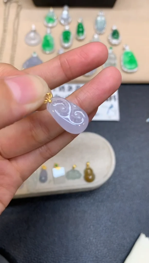 颈饰18K金镶嵌翡翠如意【无服务费