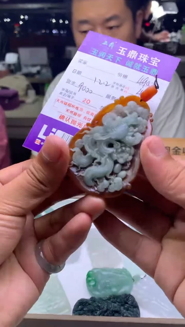 未镶嵌定制翡翠抱****。  F0511004