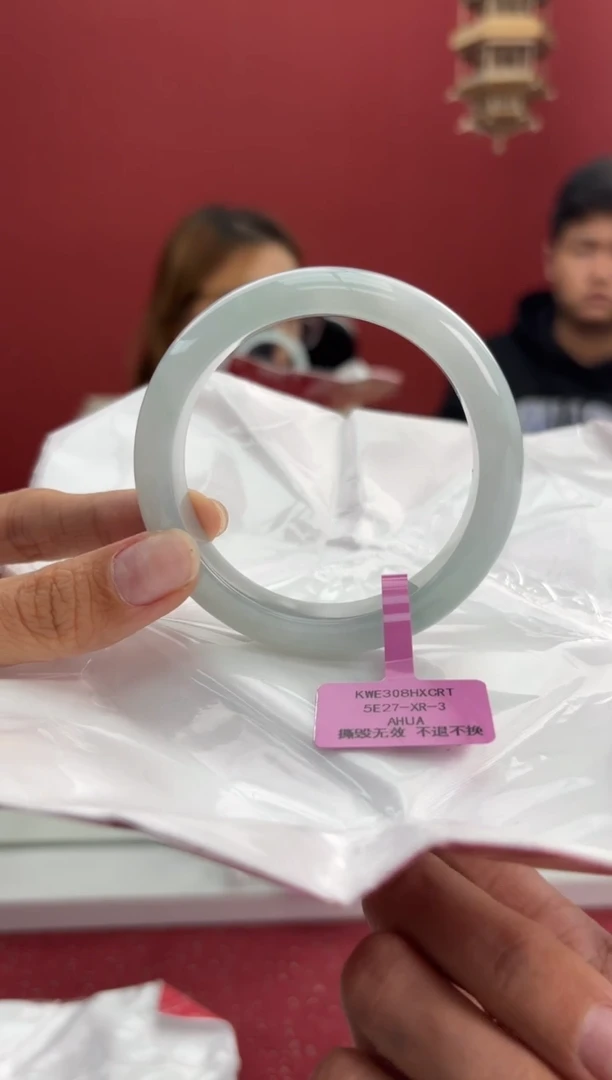 翡翠手镯未镶嵌手镯