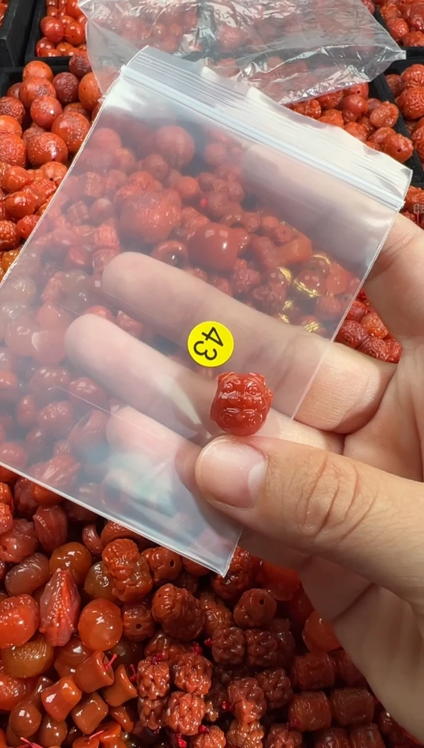 南红玛瑙未镶嵌颈饰1