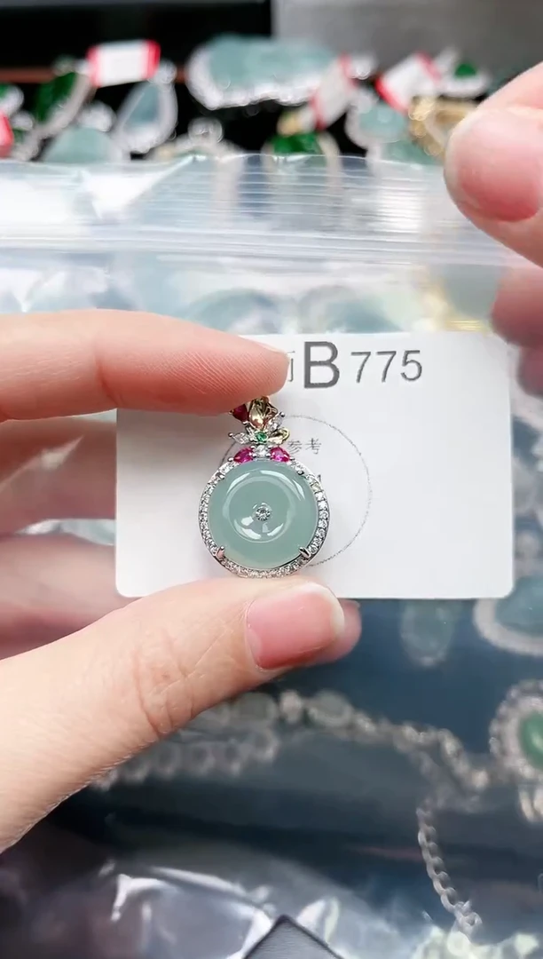 【闪购商品】翡翠颈饰未镶嵌775赠皮绳