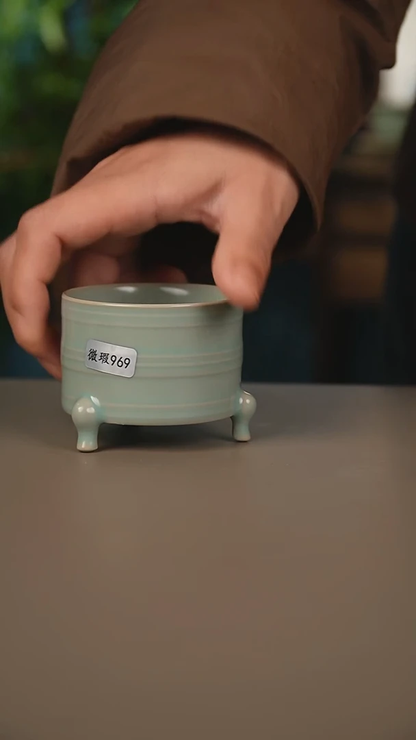仿古三足杯微暇