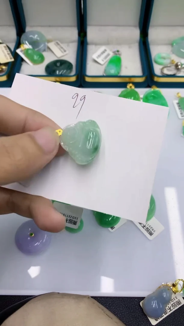 颈饰18K金镶嵌翡翠琴**欢翡翠