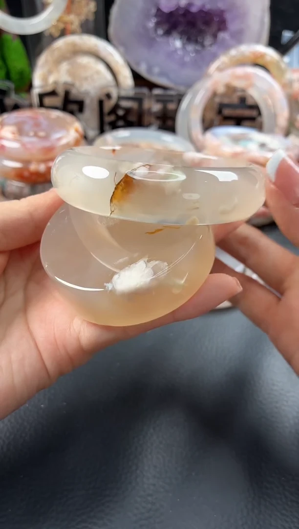 未镶嵌手镯（圆镯）石英质玉59