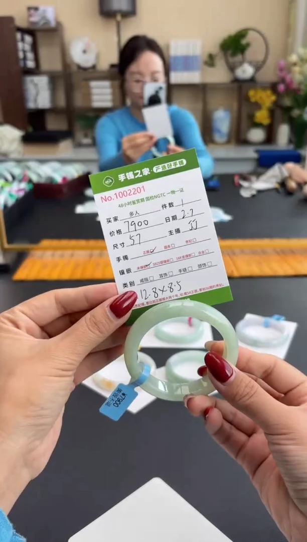 【闪购商品】翡翠手镯未镶嵌多人