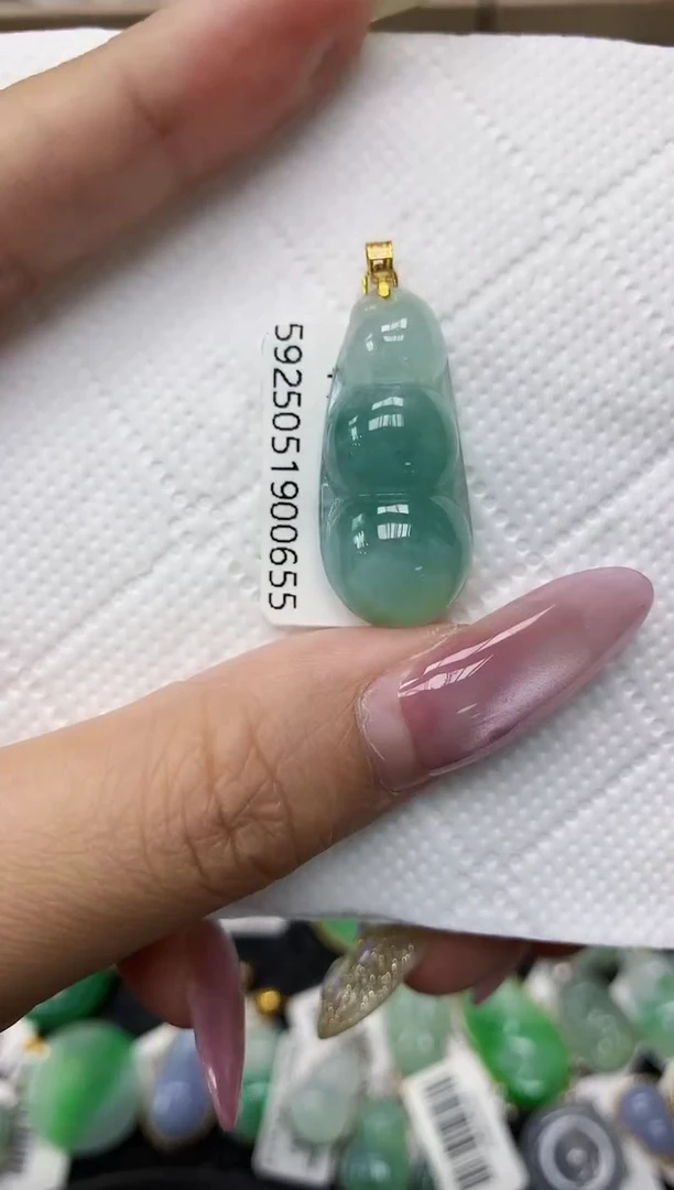 翡翠18K金镶嵌颈饰1111111111
