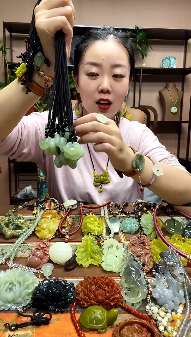 未镶嵌岫玉吊坠多样性发货发其中之一