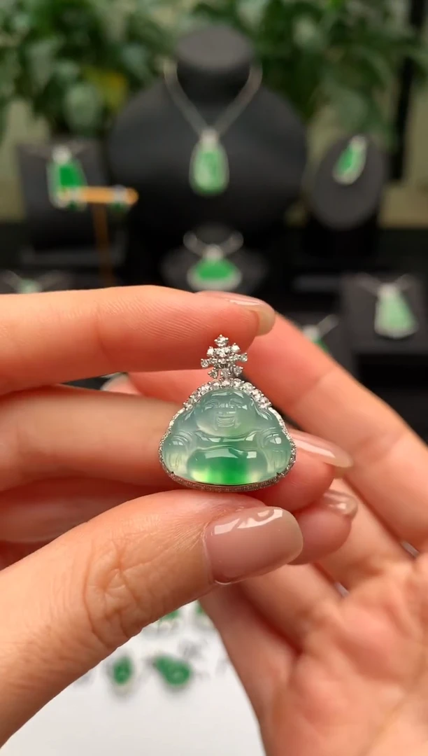 颈饰18K金镶嵌翡翠佛公