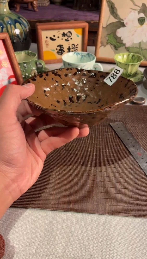 瓷器高*788  微瑕棕色花瓣盘1个