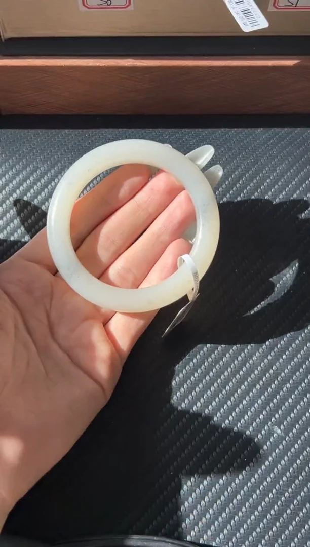 未镶嵌手镯和田玉黑山微色差56手镯JM