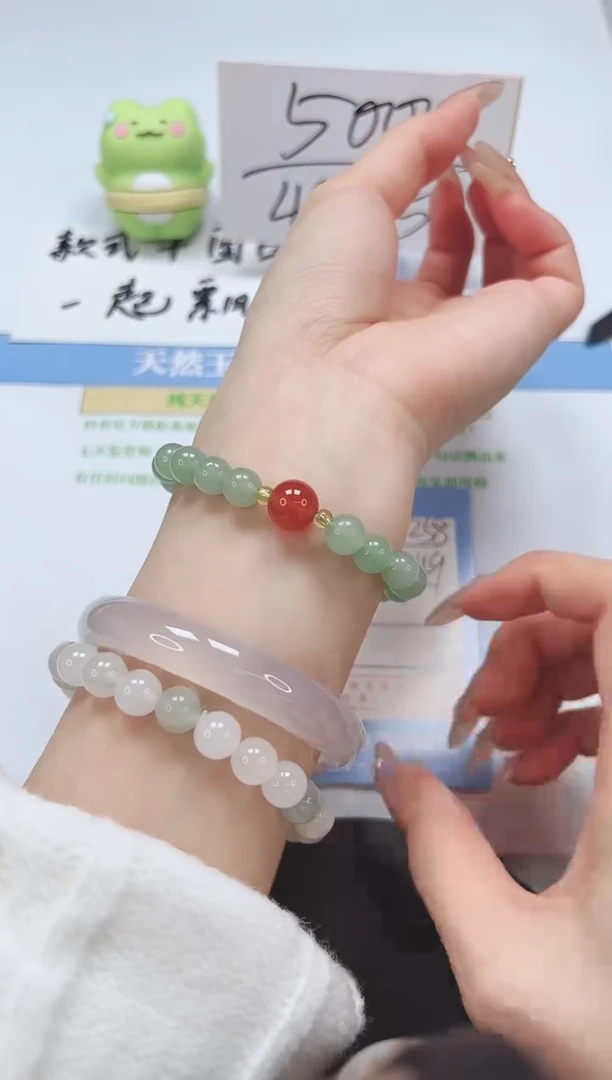 【闪购商品】石英质玉手镯未镶嵌绿色手链红